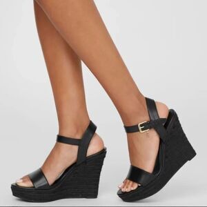 WOMEN"S GUESS WEDGE STYLE OPEN TOE SANDAL